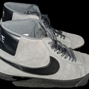 Nike Men's Gray and Black High-Top Sneakers